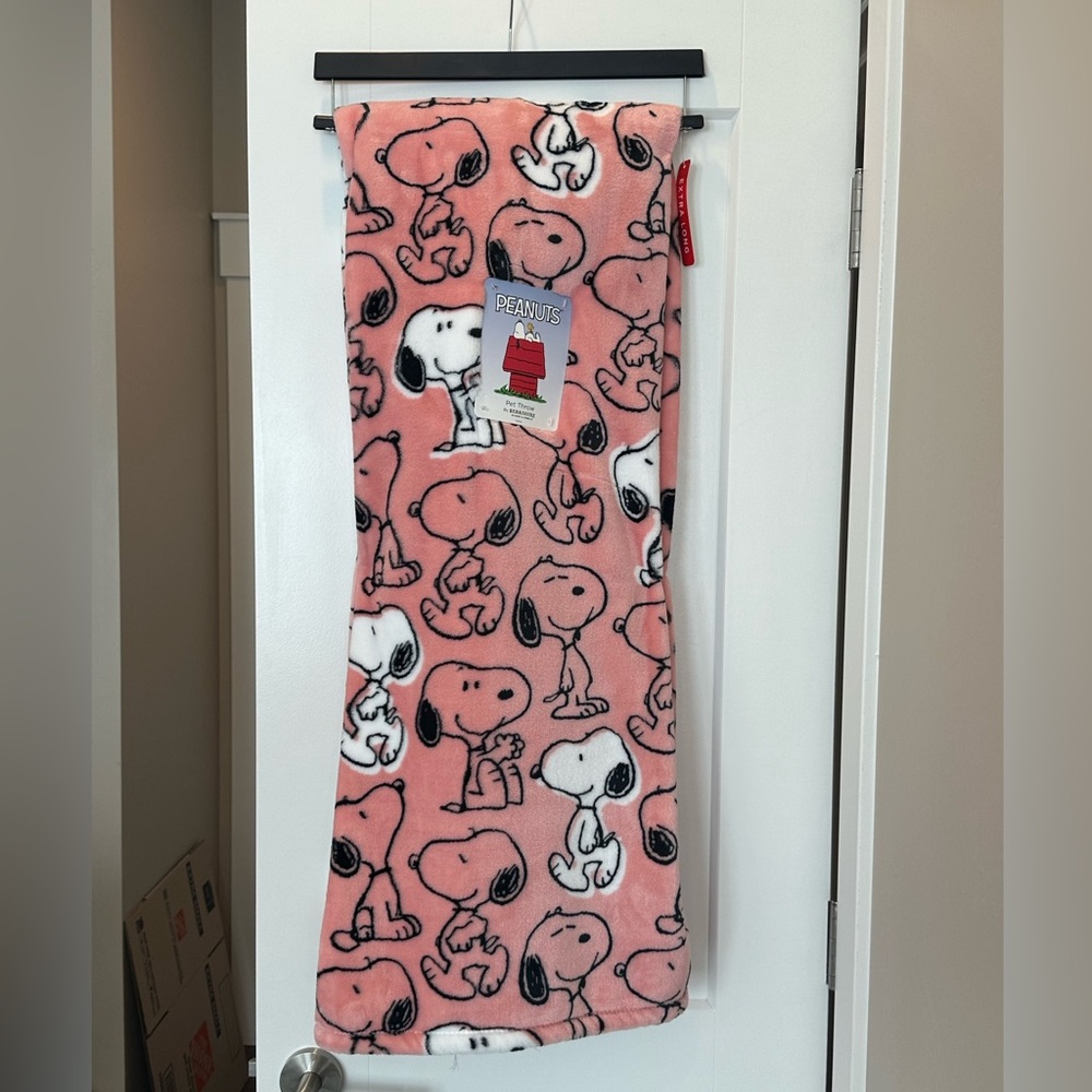 Peanuts Snoopy Solt Berkshire Throw Extra Long and Soft Rose Gold Pink